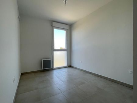 Location Appartement 4 pièces 84m² AGDE 34300 - Photo 4