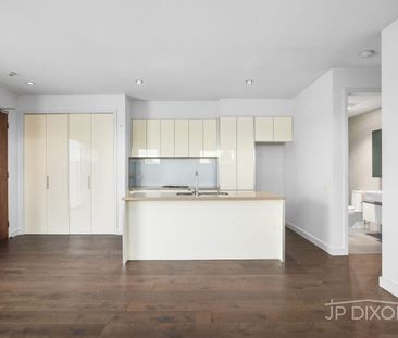 EXECUTIVE 2 BED + 2 BATH = MINS TO BEACH - Photo 5