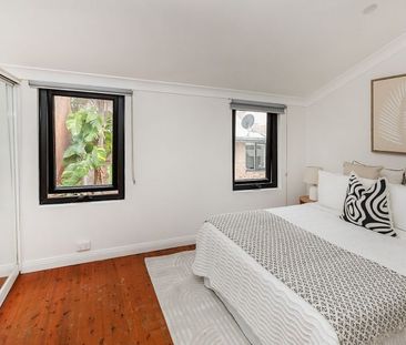 Sun-Drenched Designer Terrace with Courtyard - Photo 4