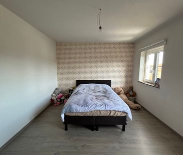 Prachtige halfvrijstaande gezinswoning met 5 slaapkamers - Foto 3