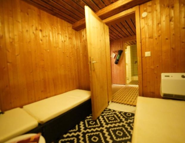 Für Genießer und Schwimmbad-Liebhaber: Großzügige 4 1/2 Zimmer mit Pool, Sauna und XL-Terrasse - Photo 1