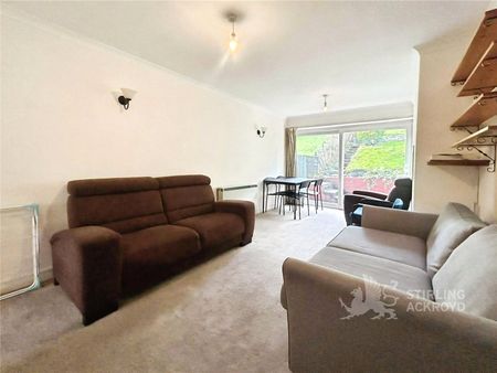 Guildford Park Avenue, Guildford, Surrey, GU2 7NH - Photo 2