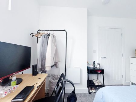 3 bedroom flat to rent - Photo 2