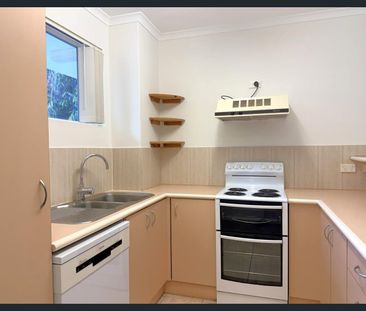 Charming apartment located in Palm Cove. - Photo 5