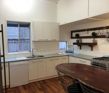 Large residence, close to all amenities - Photo 1