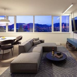 2 Bedroom Penthouse With Breathtaking Views - Photo 2