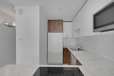 For Lease - 914 Yonge Street Unit# 1704, Toronto, Ontario - Photo 2