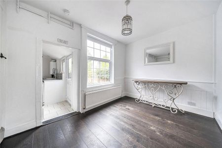 2 bedroom end of terrace house to rent - Photo 5