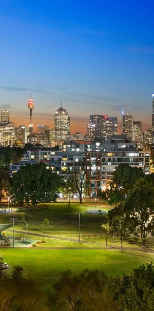 Furnished North-Facing Stunning Three-Bedroom + Study Sub-Penthouse with Three Bathroom Close to UTS and USYD - Photo 2