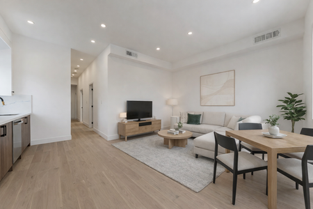 712 Eglinton Avenue East apartment — Toronto, ON (3-Bedroom) - 3 Bedroom - Photo 5
