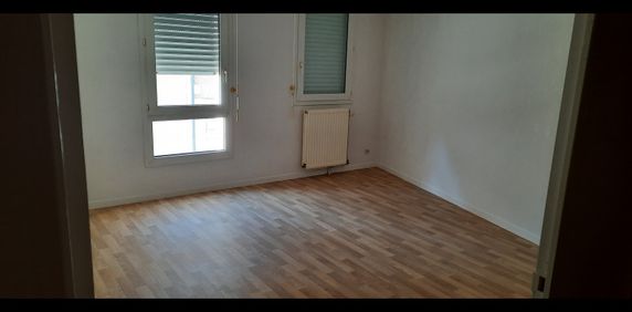 Location Appartement 3 pièces 62 m² Issoudun - Photo 2