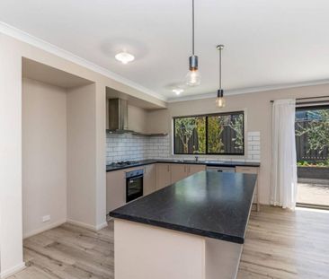 LIGHT FILLED FAMILY HOME! - Photo 5