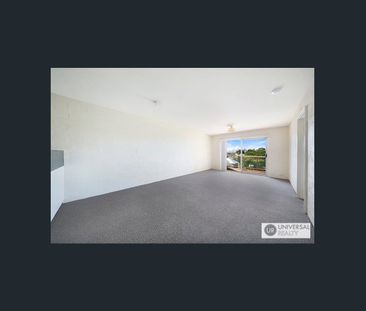 Spacious 2 Bedroom Unit with City Views - Photo 1