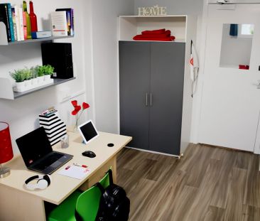 2 Bed Flat - Photo 4