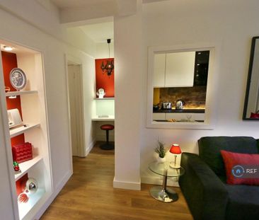 3 bedroom flat to rent - Photo 1