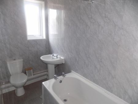 Broughton Avenue, Blackpool - Photo 5