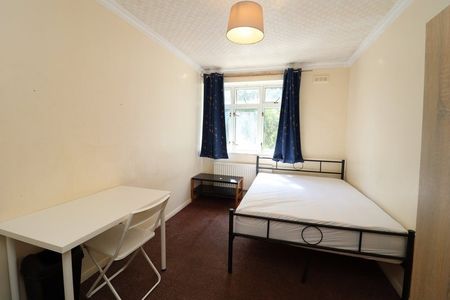 Room in a Shared Flat, Pennyfields, E14 - Photo 3