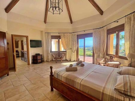 5 bedroom luxury Villa for rent in Marbella, Spain - Photo 3