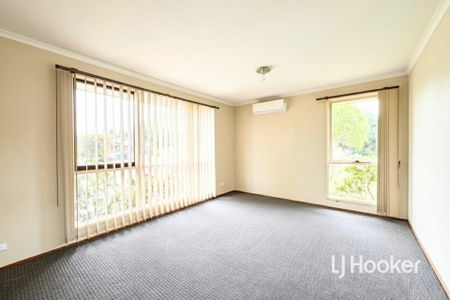 10 Sue Court, Hampton Park VIC - Photo 2