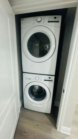 Detached Home For Lease | W9229421 - Photo 4