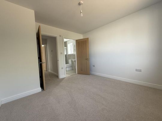 4 bedroom detached house to rent - Photo 1
