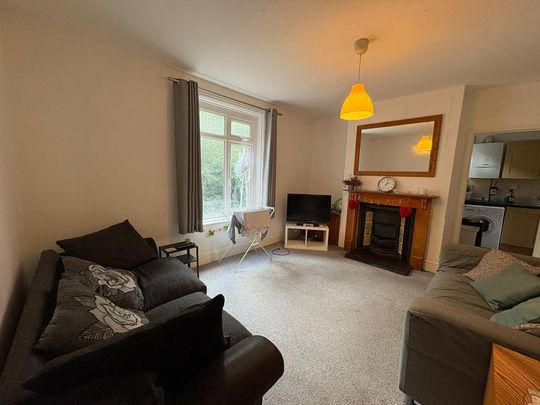 4 bedroom end of terrace house to rent - Photo 1