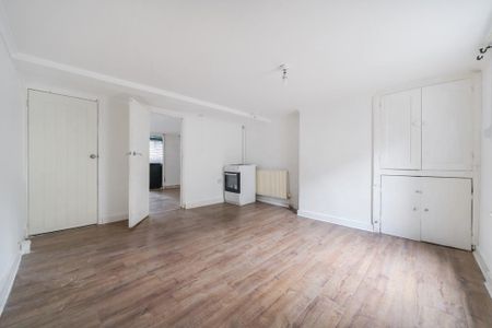 4 bedroom terraced house to rent - Photo 3