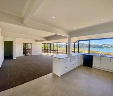Elevated harbour views - Photo 1