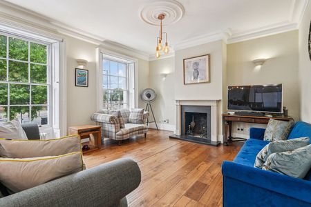 Palace Gate - Photo 2