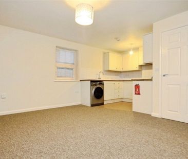 Victoria Street, Englefield Green, Egham, Surrey, TW20 0QX - Photo 6