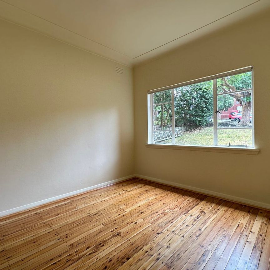 RENOVATED UNIT WITH IDEAL LOCATION CLOSE TO SCHOOL, TRNASPORT & SHOPS - Photo 1