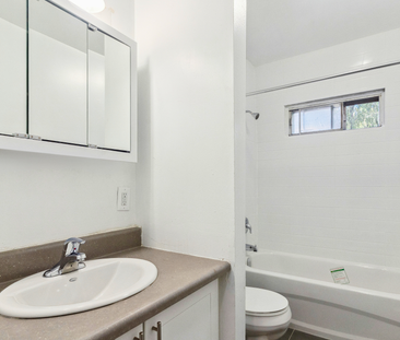 1560 Bloor Street East Townhomes - Townhouse (3 bedroom) - Photo 6
