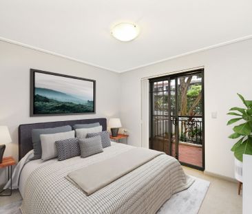 Garden Apartment with Open Plan Living and Double Balconies - Photo 1