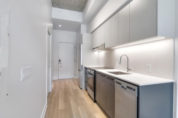 Jacques condo apartments for rent in Ville-Marie - Photo 1