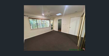 PICTURESQUE ACREAGE LIFESTYLE - Photo 4