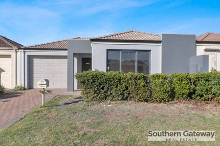 CONVENIENT & LOW-MAINTENANCE LIVING IN THE HEART OF KWINANA TOWN CENTRE - Photo 4
