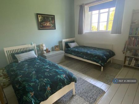5 bedroom detached house to rent - Photo 5