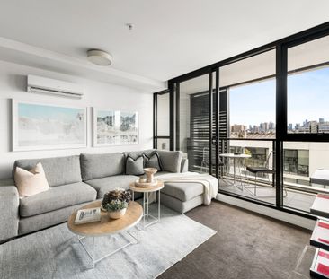 Effortless Inner-City Living with city skyline views - Photo 1