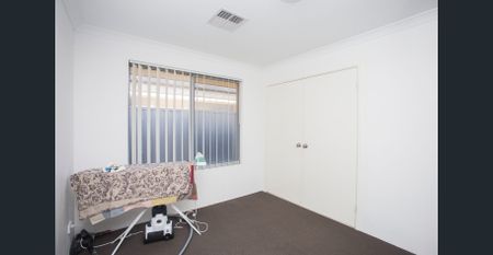 Modern Family Comfort in the Heart of Brabham. Freshly Painted! Near to the Primary School! - Photo 5