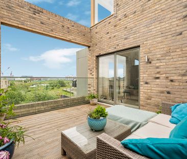 A light and spacious duplex two bedroom apartment with views of loc... - Photo 5