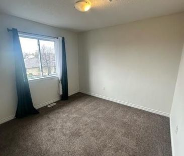 For Lease - 25 Kendell Lane Unit# Upper, Ingersoll, Ontario - Photo 4