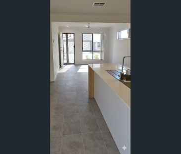 AVAILABLE 20/02/26 - 3 BED 2 BATH TOWNHOUSE WITH DUCTED AIR - Photo 5