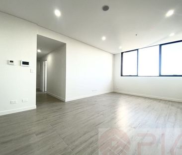 Spacious 3-Bedroom Modern Apartment in Vibrant Kogarah - Photo 4