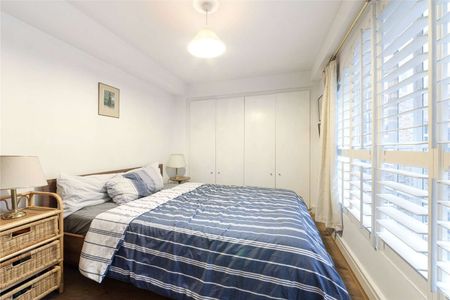 A charming two bedroom penthouse arranged over the second and third floors of this Victorian warehouse conversion located in the heart of Wapping. - Photo 5