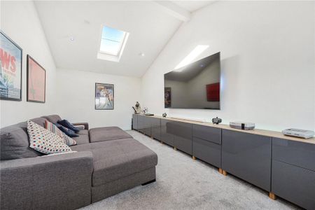 5 bedroom detached house to rent - Photo 4