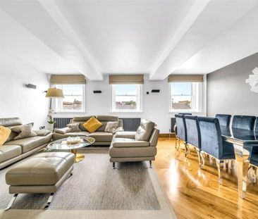 Situated on the 4th floor (with lift) of a beautiful white stucco fronted building, this three/four double bedroom apartment boasts a luxurious feel throughout. - Photo 1