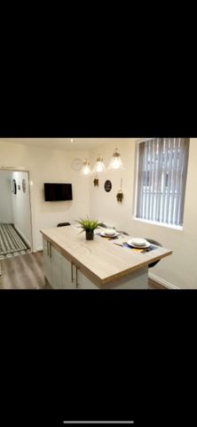 6 Bedroom Ensuite HMO in Crewe - Photo 3