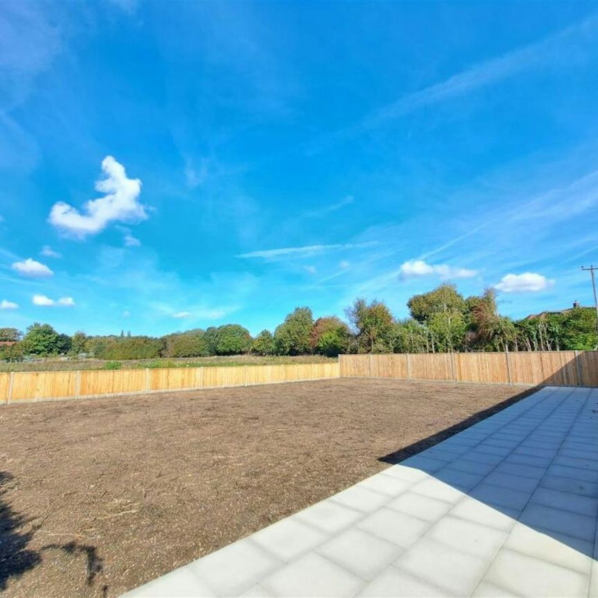 Detached house to rent on - Photo 1