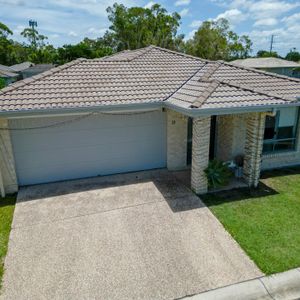 GATED COMMUNITY HOME WITH A POOL - Photo 2