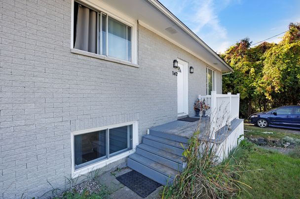 For Lease - 142 Meadowlands Drive, Meadowlands - Crestview and Area, Ontario - Photo 1